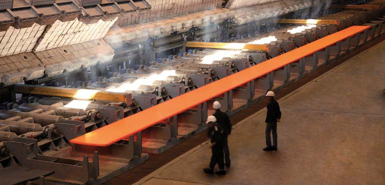 First roller hearth furnace applied to a thin slab rolling plant